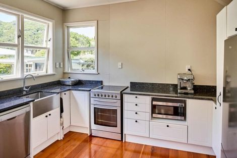 Photo of property in 83 Oroua Street, Eastbourne, Lower Hutt, 5013