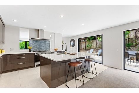 Photo of property in 21 Mariners View Road, Beach Haven, Auckland, 0626