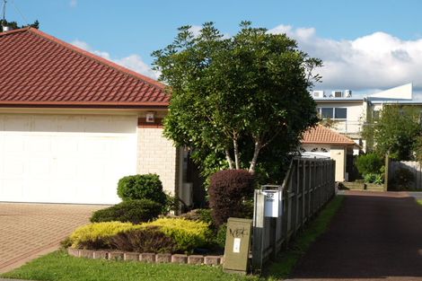 Photo of property in 86 Bob Charles Drive, Golflands, Auckland, 2013