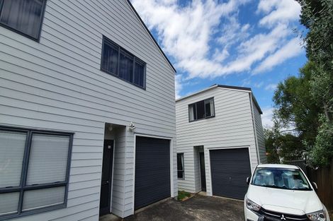 Photo of property in 2/22 Lambrown Drive, Totara Vale, Auckland, 0629