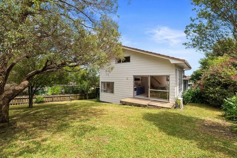 Photo of property in 4a Lavery Place, Sunnynook, Auckland, 0632
