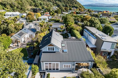 Photo of property in 15 Nikau Street, Eastbourne, Lower Hutt, 5013