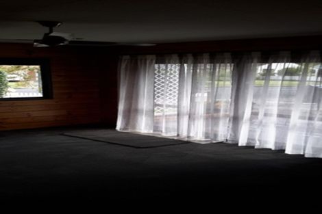 Photo of property in 1/70 Carnoustie Drive, Wattle Downs, Auckland, 2103