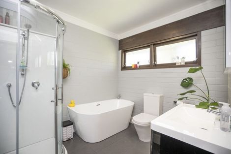 Photo of property in 28 Barlow Place, Chatswood, Auckland, 0626