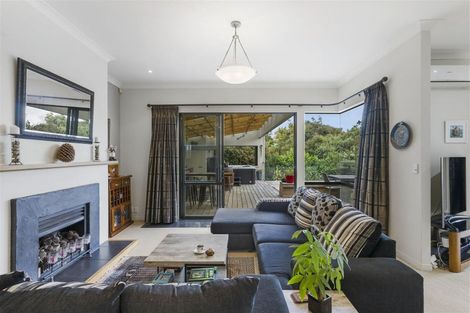 Photo of property in 16 Renlee Place, Shelly Park, Auckland, 2014