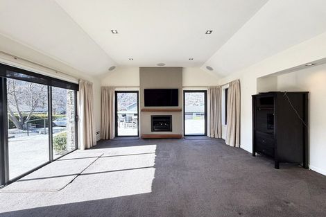 Photo of property in 12 Chartres Lane, Arrowtown, 9302