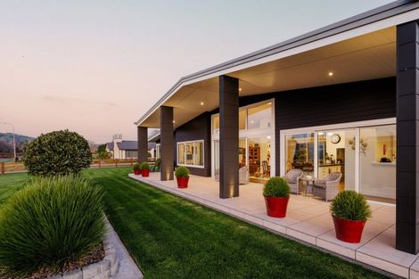 Photo of property in 1 Baxter Michael Crescent, Cambridge, 3434