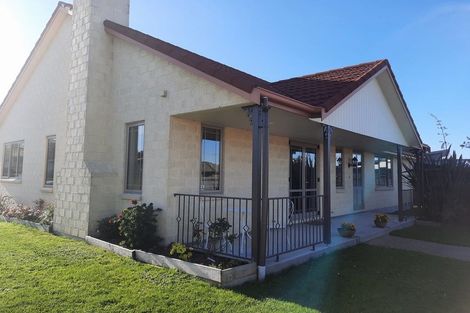 Photo of property in 1 D'urville Place, Kelvin Grove, Palmerston North, 4414