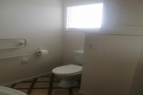 Photo of property in 1/613 Glenfield Road, Totara Vale, Auckland, 0629