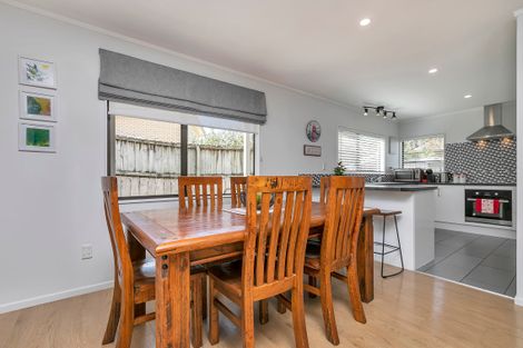 Photo of property in 1/38 Sailfish Drive, West Harbour, Auckland, 0618