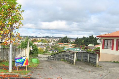 Photo of property in 1/16 Jay Court, Botany Downs, Auckland, 2010