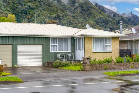 Photo of property in 18b Nelson Square, Picton, 7220
