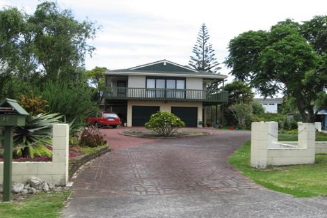 Photo of property in 27 Kiwi Esplanade, Mangere Bridge, Auckland, 2022