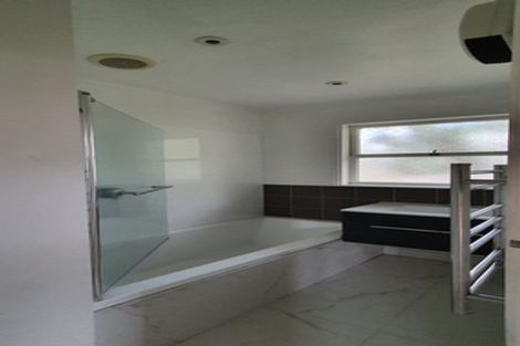 Photo of property in 19 Spence Road, Henderson, Auckland, 0612