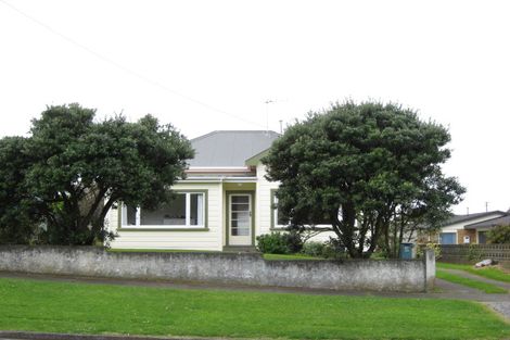 Photo of property in 15 Sackville Street, Fitzroy, New Plymouth, 4312
