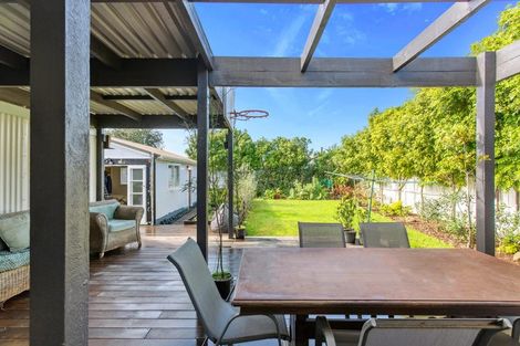 Photo of property in 15 Kingdale Road, Henderson, Auckland, 0610