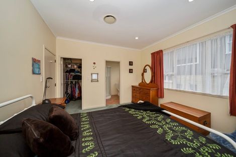 Photo of property in 8 Barrett Street, Westown, New Plymouth, 4310