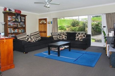 Photo of property in 40 Whanake Street, Titahi Bay, Porirua, 5022