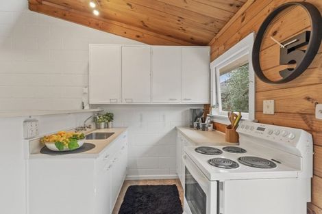 Photo of property in 2/15 Selwyn Crescent, Forrest Hill, Auckland, 0620