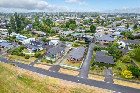 Photo of property in 43 Saint Andrews Terrace, St Andrews, Hamilton, 3200