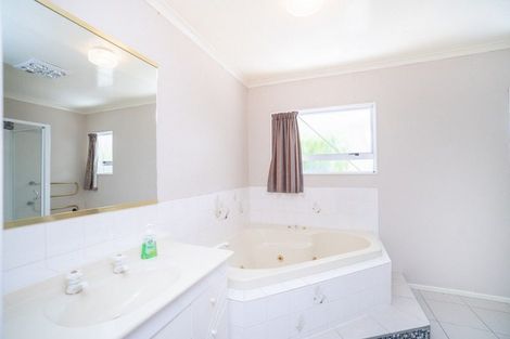 Photo of property in 120 John F Kennedy Drive, Milson, Palmerston North, 4414