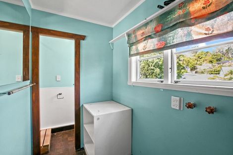 Photo of property in 8 Awanui Street, Merrilands, New Plymouth, 4312