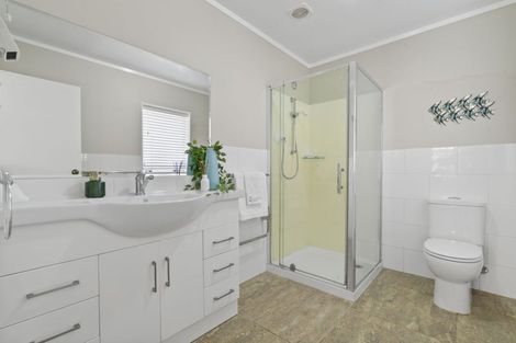 Photo of property in 13 Kuripaka Crescent, The Gardens, Auckland, 2105