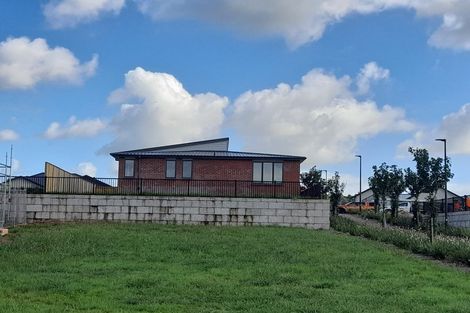 Photo of property in 10 Kenehi Road, Karaka, 2124