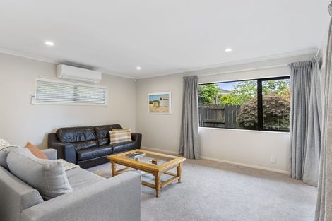 Photo of property in 2/9 Perendale Close, Somerville, Auckland, 2014