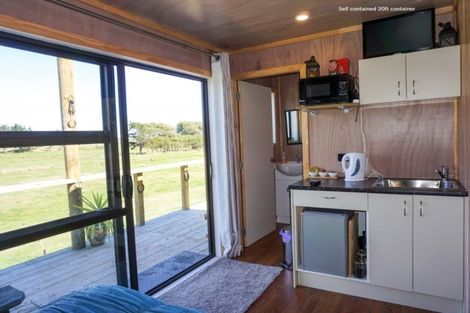 Photo of property in 218 Pukenamu Road, Te Horo, Otaki, 5581