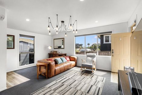 Photo of property in 30 Pioneer Road, Moturoa, New Plymouth, 4310