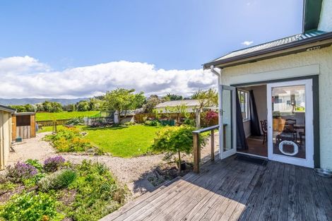 Photo of property in 6 South Featherston Road, South Featherston, Featherston, 5771