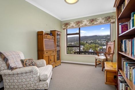 Photo of property in 24 Ranui Terrace, Tawa, Wellington, 5028