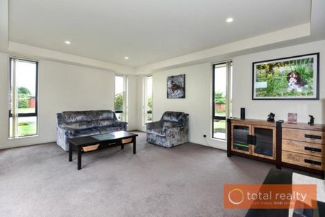 Photo of property in 17 Sovereign Gardens, Halswell, Christchurch, 8025