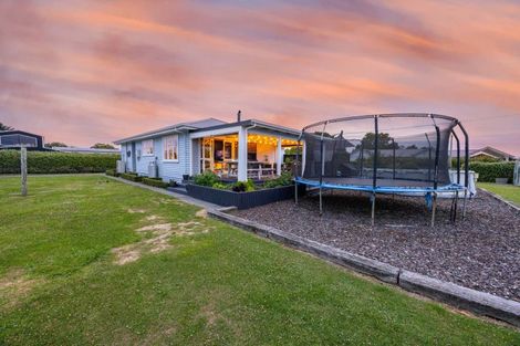 Photo of property in 21 Pitt Street, Clive, 4102
