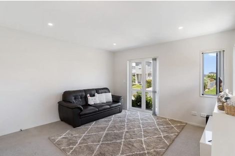 Photo of property in 63 Divide Loop, Takanini, 2112