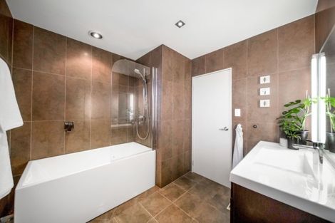 Photo of property in 1/36 Darren Crescent, Half Moon Bay, Auckland, 2012