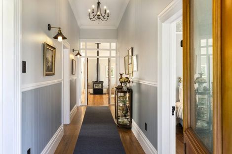 Photo of property in 5 Taranaki Street, Picton, 7220