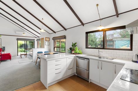 Photo of property in 2/129 Chivalry Road, Glenfield, Auckland, 0629