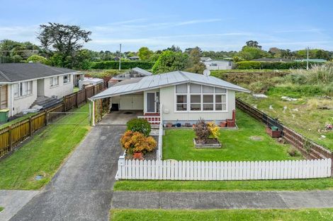 Photo of property in 23 Fernleigh Avenue, Waiuku, 2123