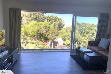 Photo of property in 111 Pupuke Road, Northcote, Auckland, 0627