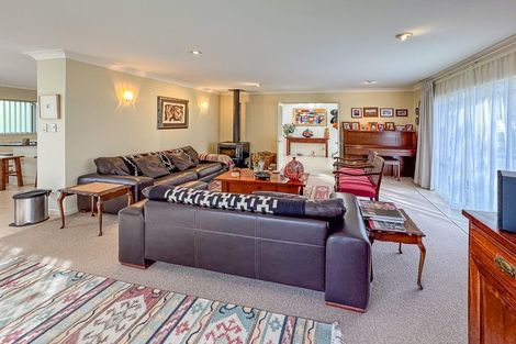 Photo of property in 2/3 Oban Road, Browns Bay, Auckland, 0630