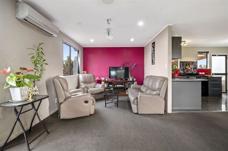 Photo of property in 1/9 Penion Drive, Flat Bush, Auckland, 2023