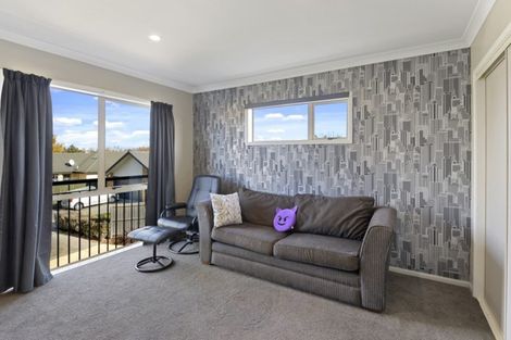 Photo of property in 28 Coolspring Way, Redwood, Christchurch, 8051