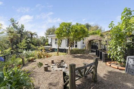 Photo of property in 15 Robert Grove, Paraparaumu, 5032