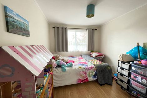 Photo of property in 37 Trias Road, Totara Vale, Auckland, 0629