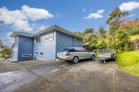 Photo of property in 38 Staincross Street, Green Bay, Auckland, 0604