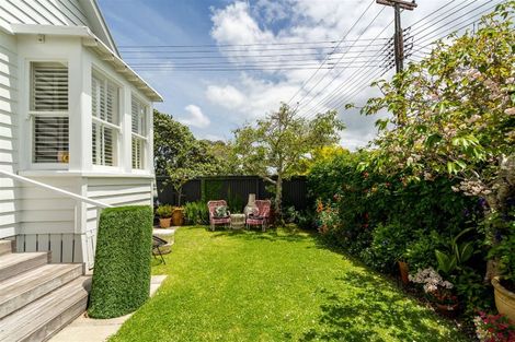 Photo of property in 5 Turnbull Road, Narrow Neck, Auckland, 0624