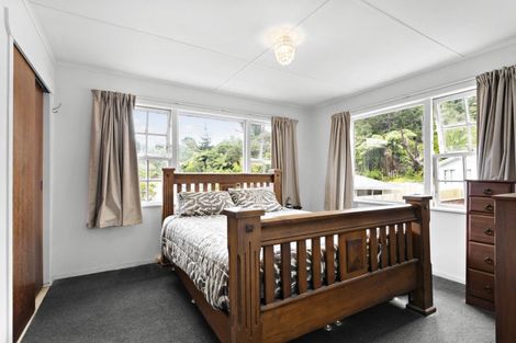 Photo of property in 10 Waipuna Grove, Stokes Valley, Lower Hutt, 5019