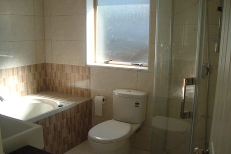 Photo of property in 17a Tomo Street, New Lynn, Auckland, 0600